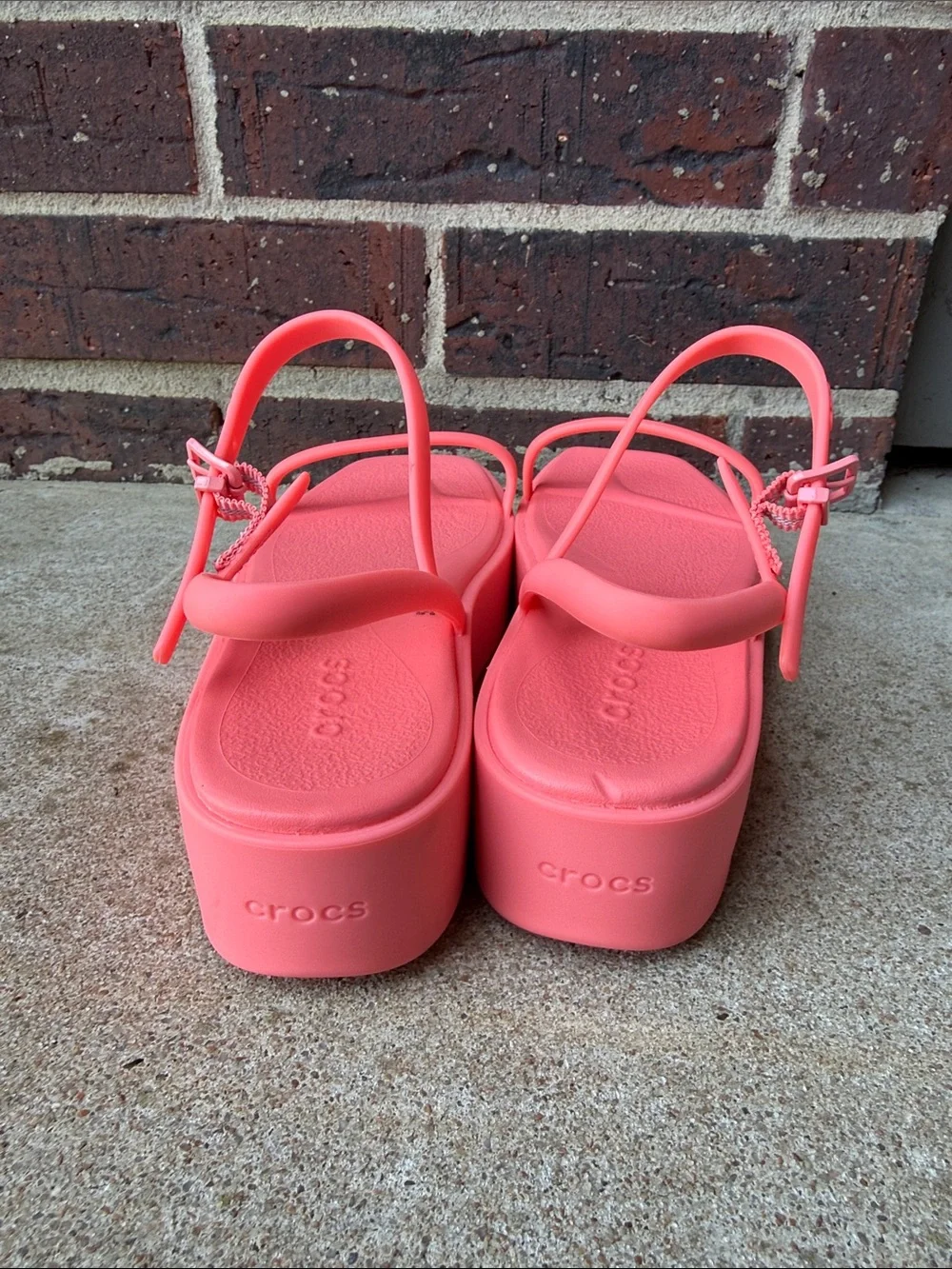 Crocs Miami Platform Y Strap Sandal